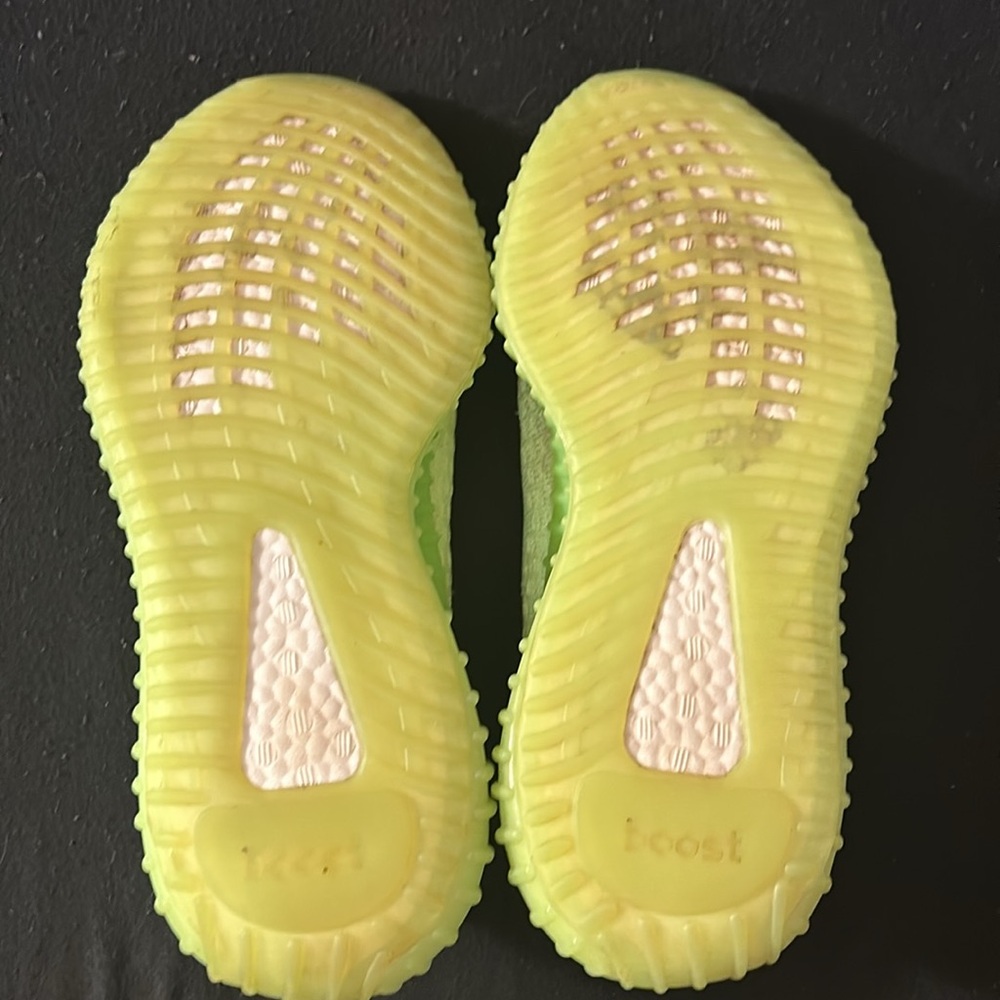 Yeezy 350 v2 “glow” size 7 1/2 - Picture 3 of 6